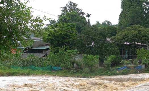 Nguy hiểm rình rập tại các hồ đập, ngầm tràn trong mùa mưa lũ